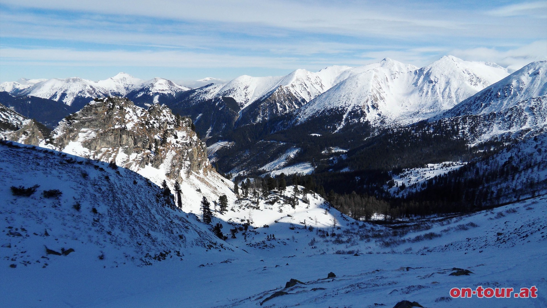 Schner Rckblick; Links die Knigin und rechts weitere Skitourenberge wie der Kerschkern und der Kettentalkogel.