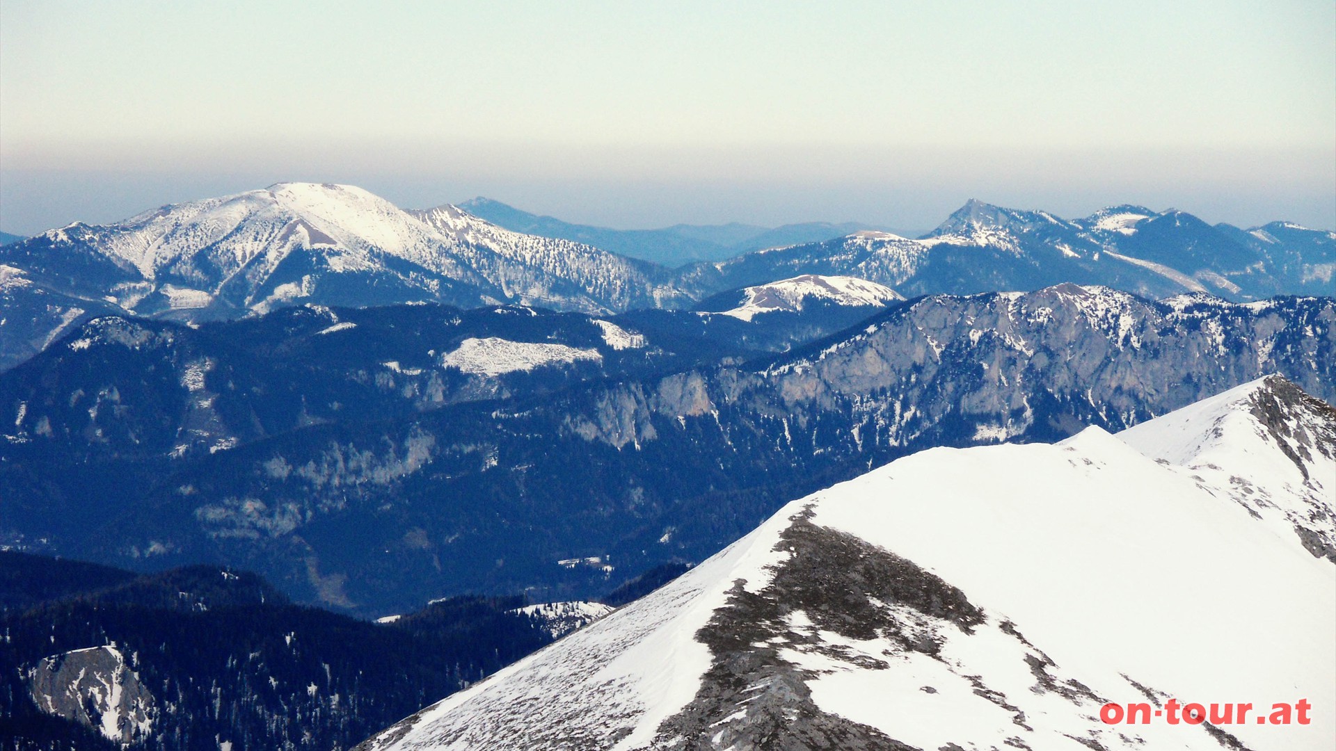 Der Gller und der Tonion im Nordosten. Oberhalb des Tonion noch der Gippel. Alle in den Mrzsteger Alpen.
