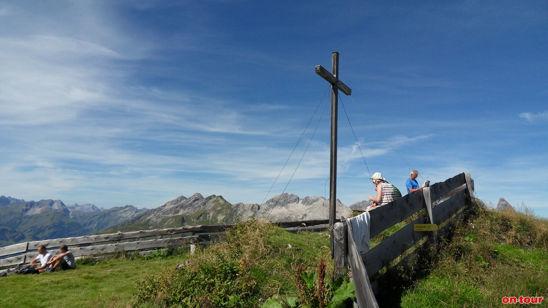 Nach 1  Std. bietet sich auf der 2.226 m hohen Jchelspitze ein sagenhaftes Panorama.