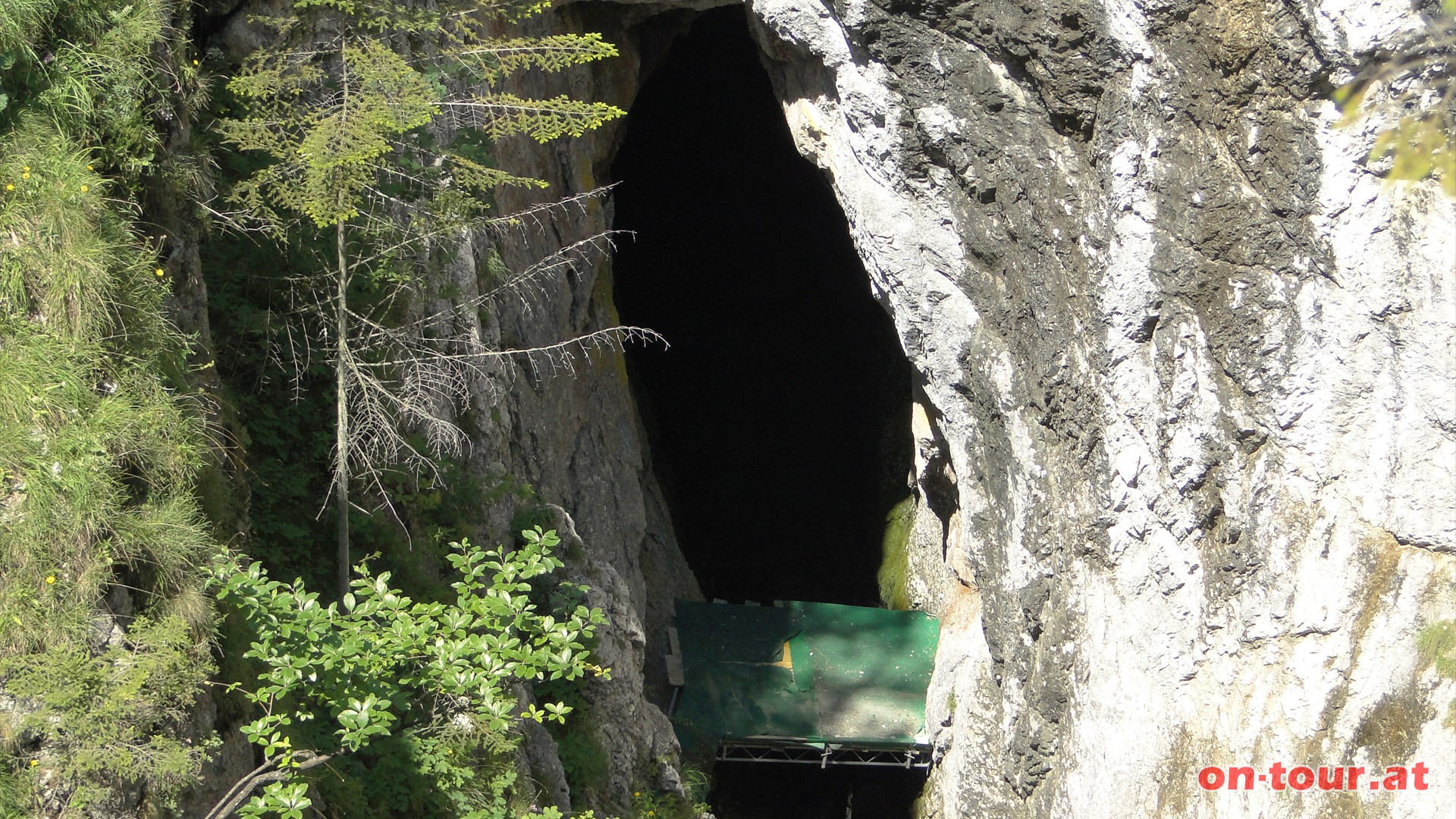 Das Wasserloch ist die grte wasserfhrende Hhle der Steiermark.