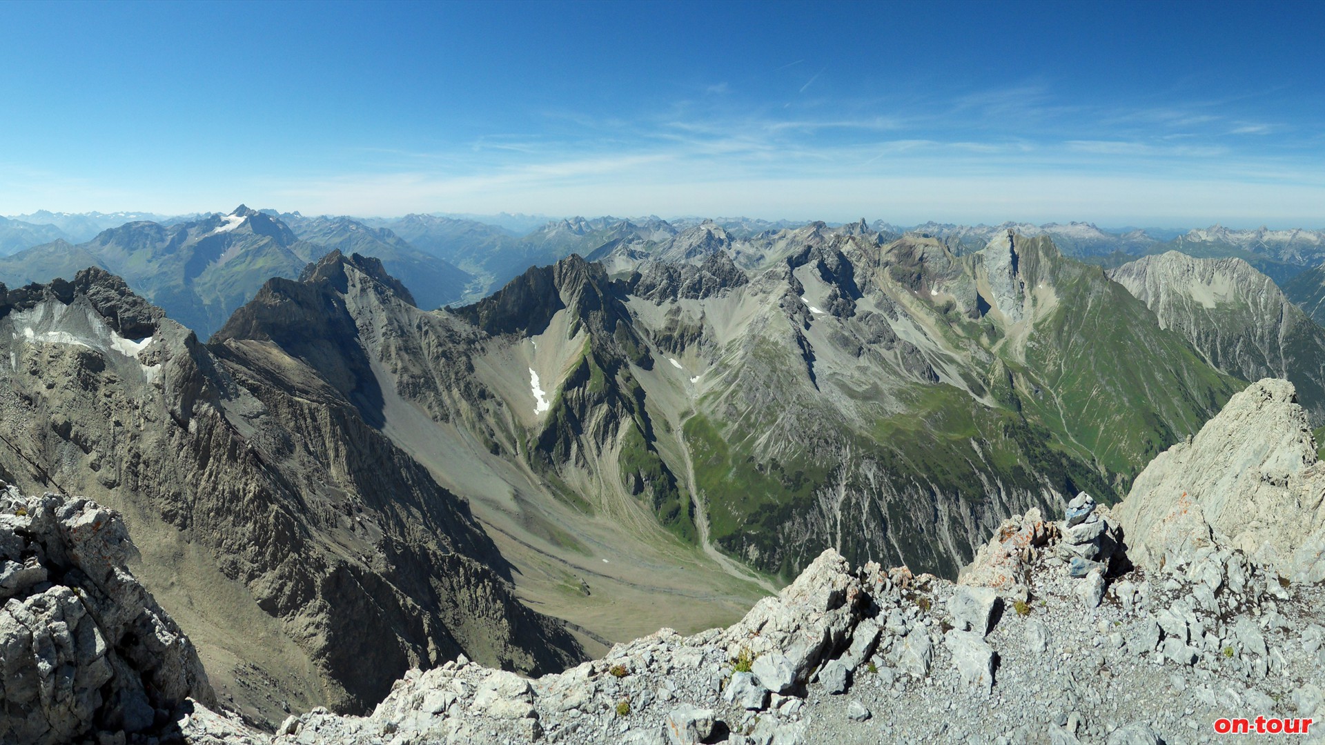 Grenzenloses Panorama Richtung Westen mit den Lechtaler Alpen und im Sdwesten 