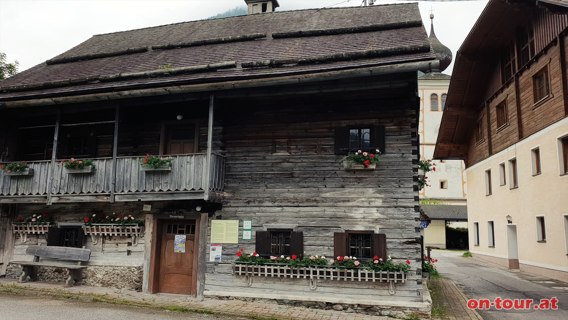 Start in St. Nikolai im Slktal. Mesnerhaus aus dem Jahr 1639.