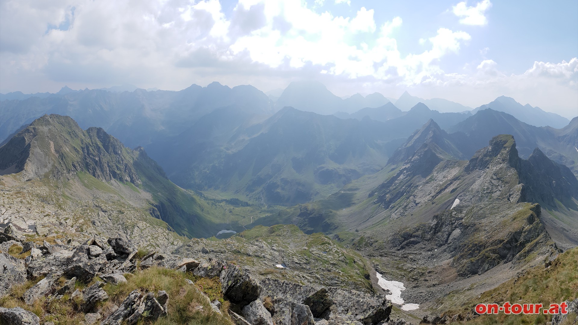 stliche Vetternspitze; 2.524 m; Blick ins Obertal.