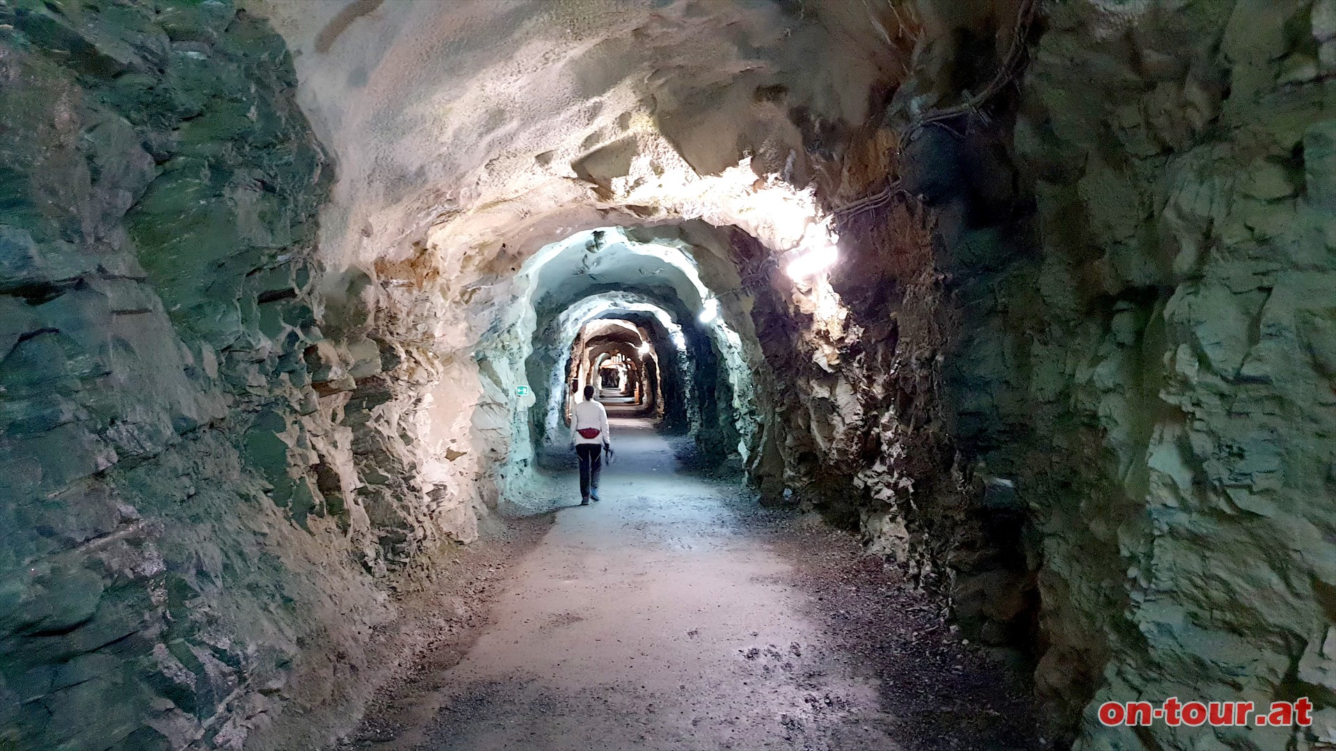 Der Gamsgrubenweg fhrt zunchst durch insgesamt 6 Tunnels.