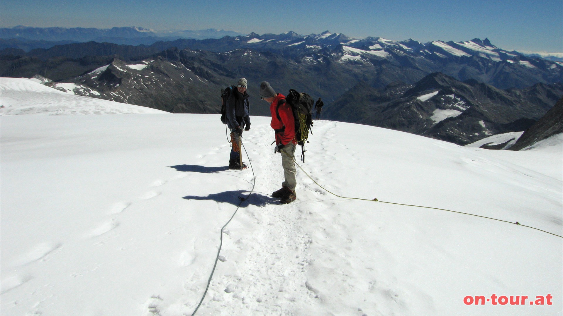 Bergsteiger haben sich immer viel zu erzhlen, besonders wenn sie von einer erfolgreichen Gipfelbesteigung kommen.